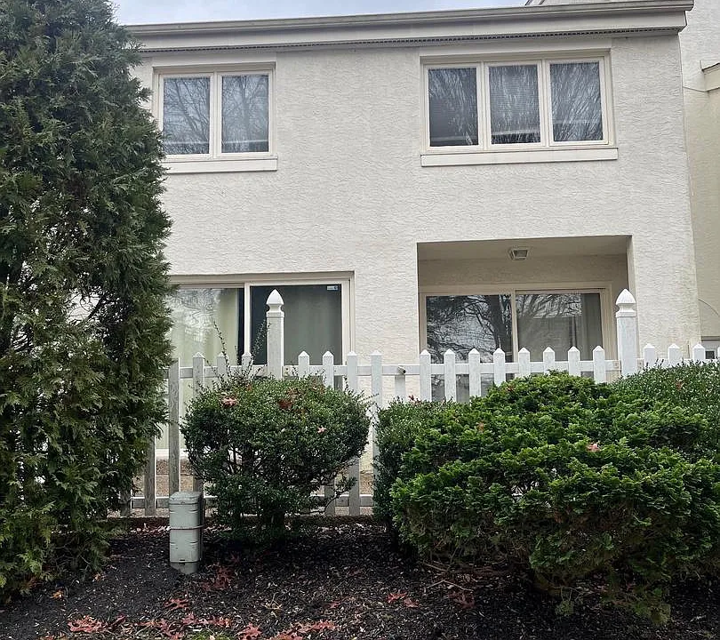105 Montrose Ave