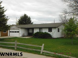 33 Crestview Dr, Gering, NE 69341