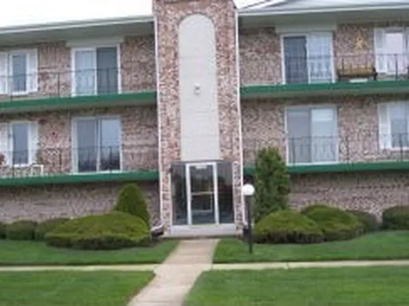 11265 S Roberts Rd, Palos Hills, IL 60465