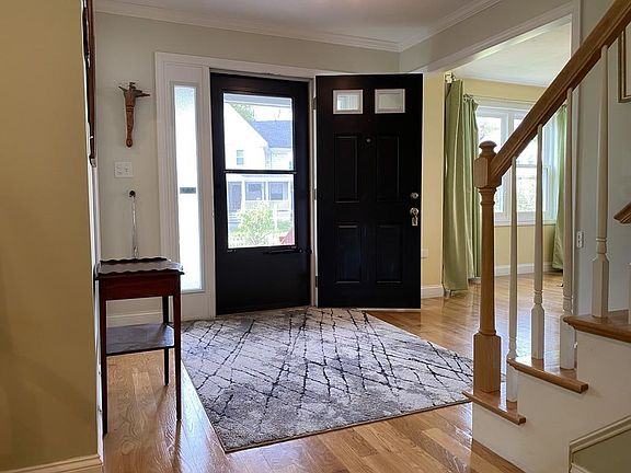 5th image of 143 Lincoln St #1