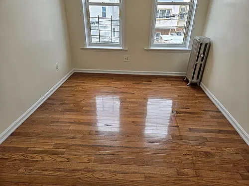 595 E 4th St #2 Photo 1