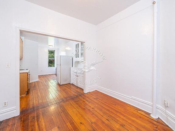 3rd image of 310 E 94th St APT 4W