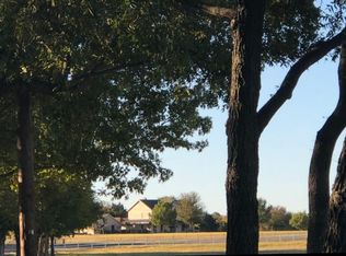 806 Locust Dr, Red Oak, TX 75154