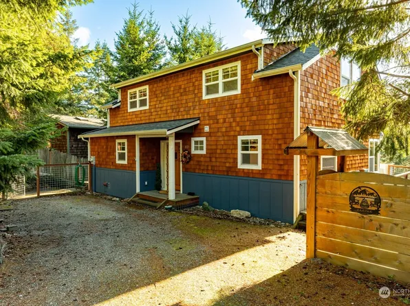 1072 NE Pennington Loop, Coupeville, WA 98239