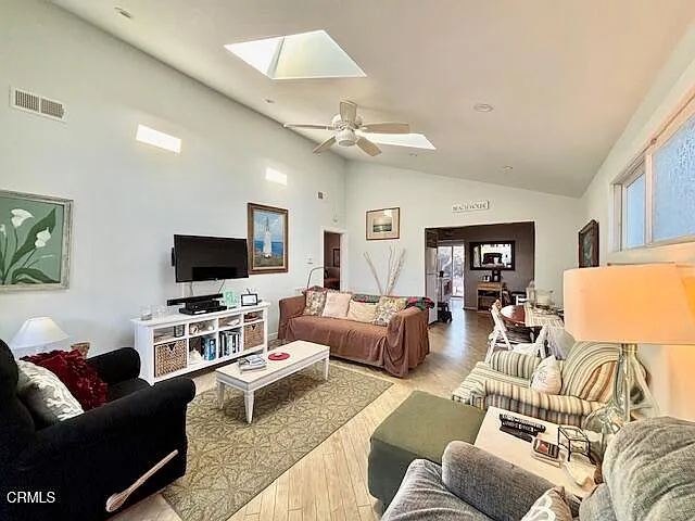 140 Los Angeles Ave — Photo 4