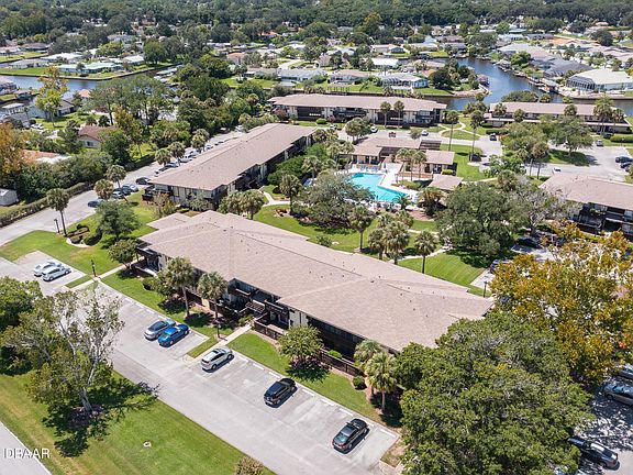 4th image of 48 Club House Dr APT 202