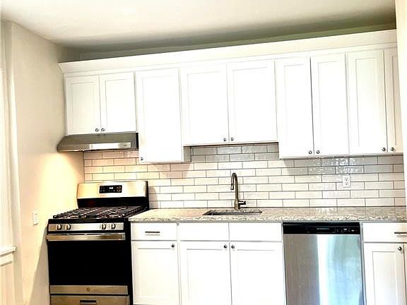 3rd image of 47 Armourvilla Ave