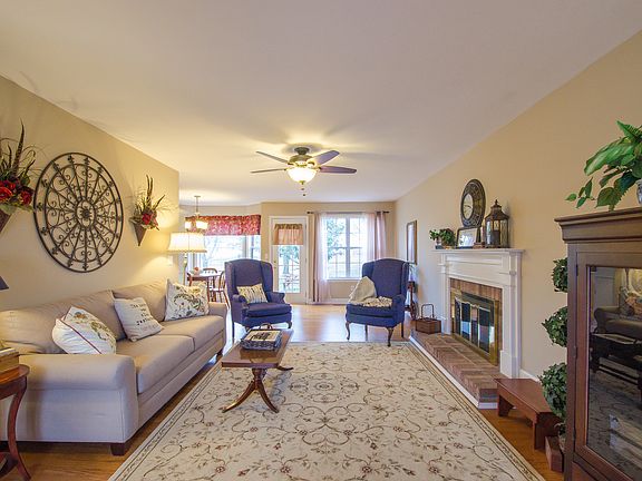 3rd image of 2638 Douglas Ln