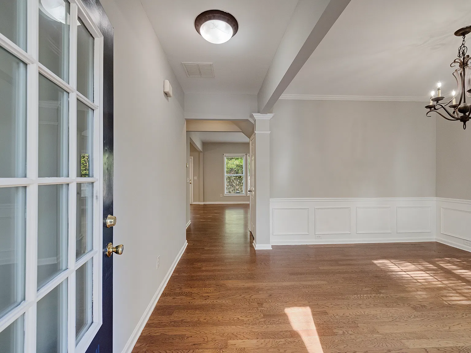 4 bed, 2.5 bath, 2000 sqft, $2,150 — Photo 3