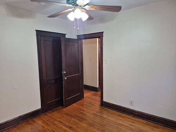 4th image of 5113-15 S Broadway #13A