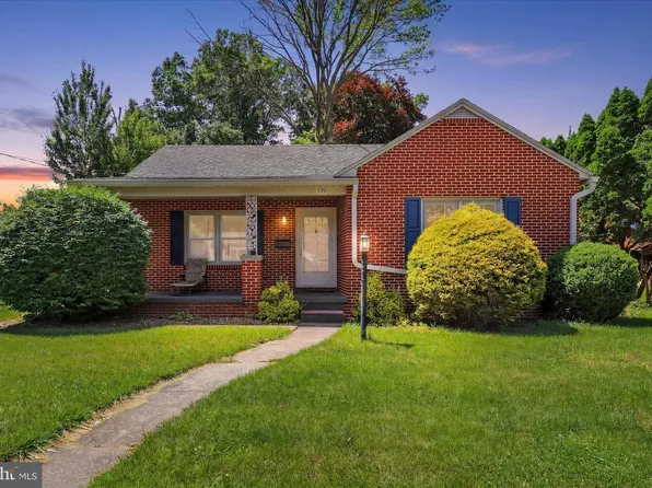 439 S 8th St, Chambersburg, PA 17201