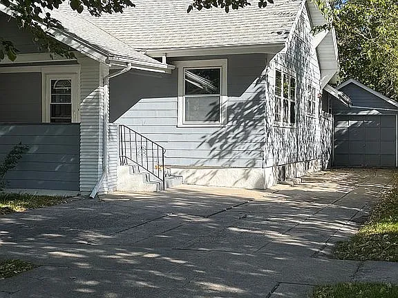 830 Chadron Ave — exterior photo