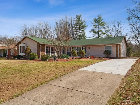 1734 Honeybrook Ln, Saint Louis, MO 63138