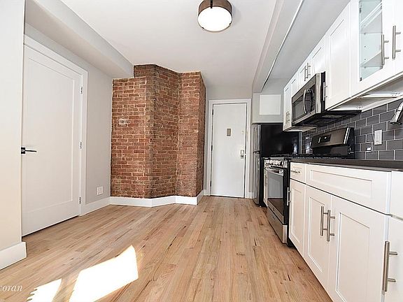 3rd image of 182 Franklin St APT 10E