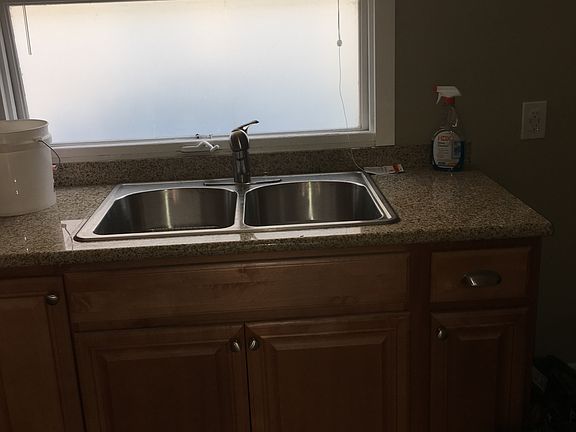 4th image of 933 E 1st St APT 5