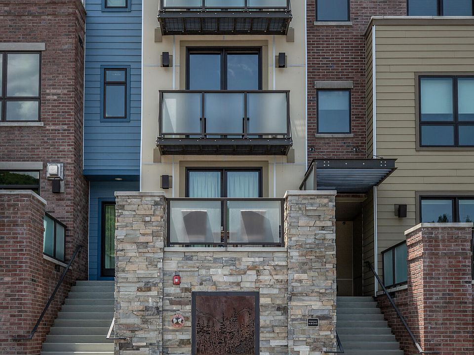 1st image of 205 Main St #C