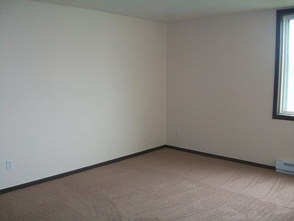 3rd image of 300 15th Ave W