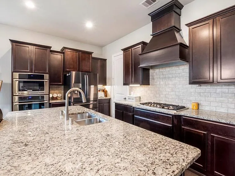 5231 Pickford Grv — Photo 12