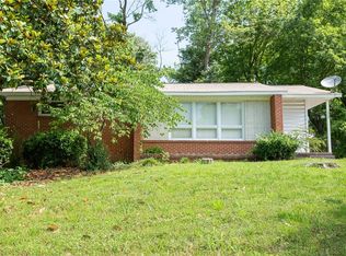 1909 Weyland Dr, Greensboro, NC 27405