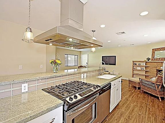 3rd image of 4994 N 69th Pl