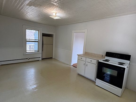 4th image of 123 3rd St