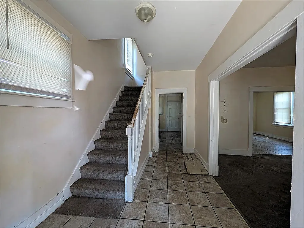 3 bed, 1200 sqft, $950 — Photo 2