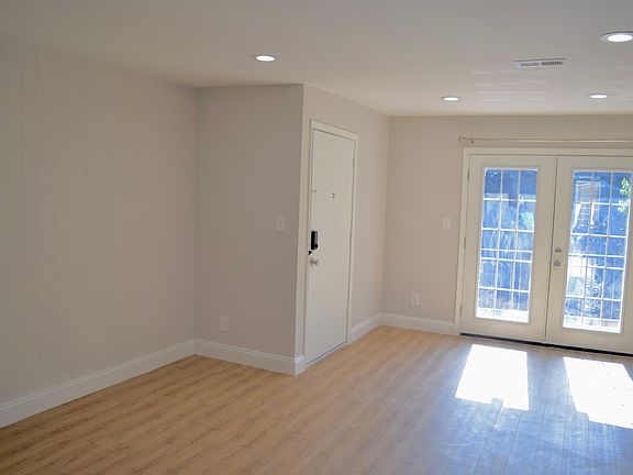 4th image of 807 W 40th St APT 7