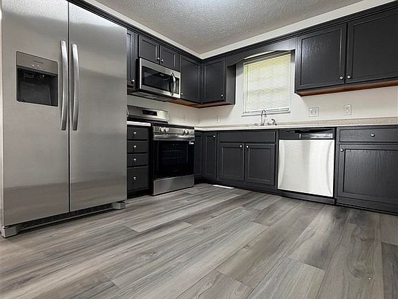 5th image of 312 Cottrell Ln