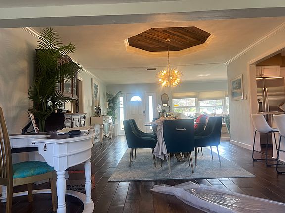 Dinning room, desk for computer work