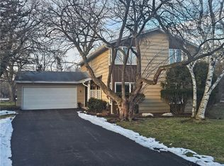 5 Boniface Dr, Rochester, NY 14620