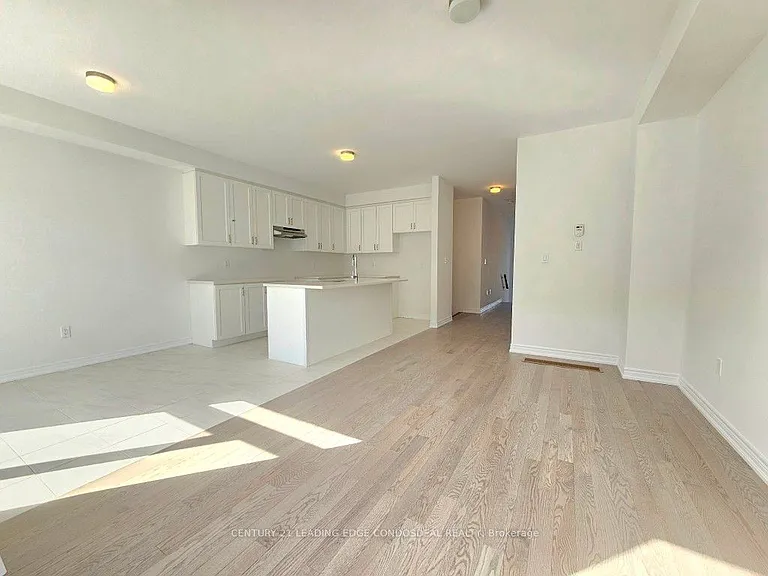 21 Milady Cres — Photo 9