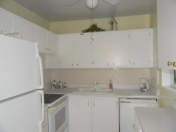 2nd image of 2542 S Federal Hwy APT 10