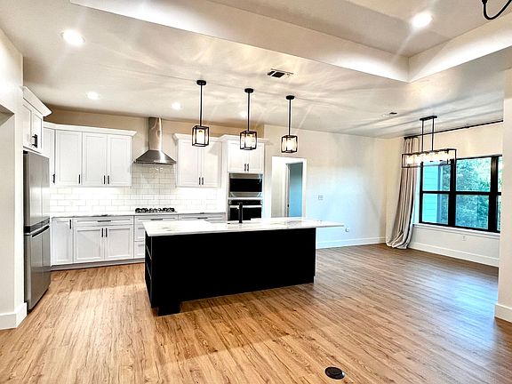 2nd image of 1812 Foothills Dr