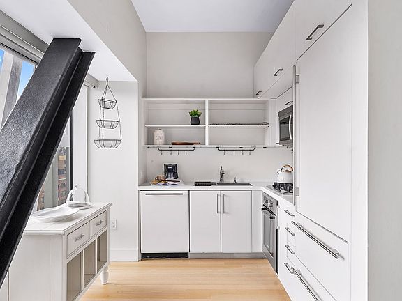5th image of 52 E 4th St #10