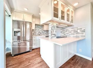 530 W Olympic Pl APT 103, Seattle, WA 98119