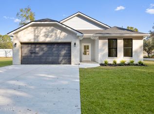 2836 Honduras Dr, Gautier, MS 39553