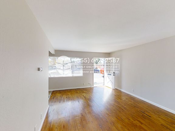 3rd image of 942 College Dr