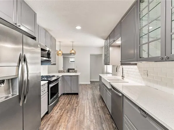 5529 Outlook St, Mission, KS 66202