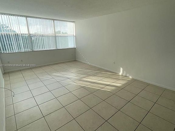 2nd image of 1200 NE Miami Gardens Dr APT 416W