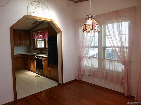 3rd image of 11 Juniper Ln
