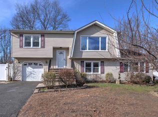 6 Cannonball Ct, Hazlet, NJ 07730