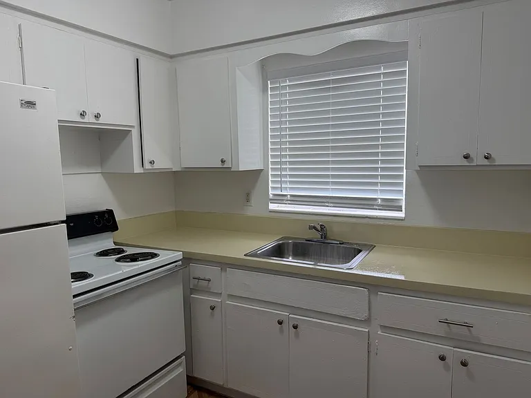 2111 Roosevelt St — Photo 15