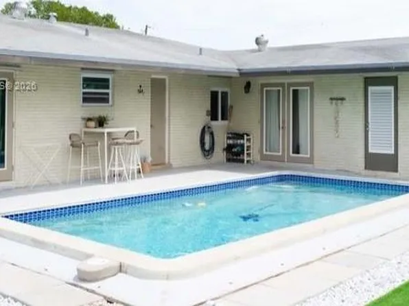 9827 SW 194th St, Cutler Bay, FL 33157
