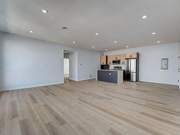 3rd image of 1116 E Berks St #306