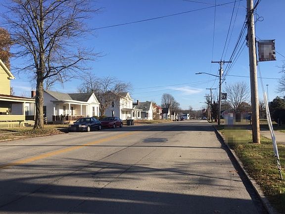 4th image of 303 E Main St
