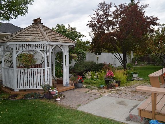 5th image of 4214 Hilltop Dr