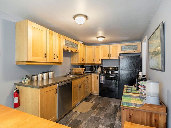 3rd image of 9 Hemlock Forest Drive
