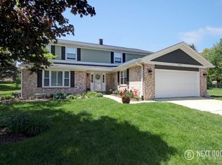 1426 Castlewood Dr, Wheaton, IL