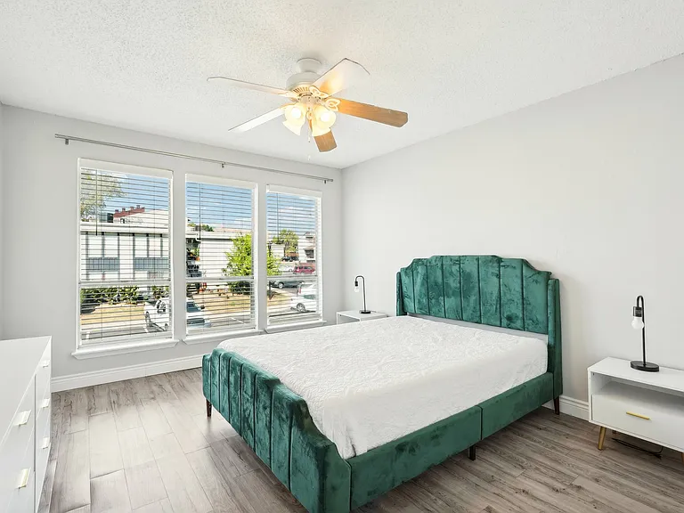 5560 Medical Center Apartments — Photo 16