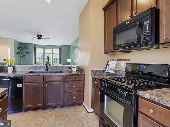 5th image of 23189 Foxglove St